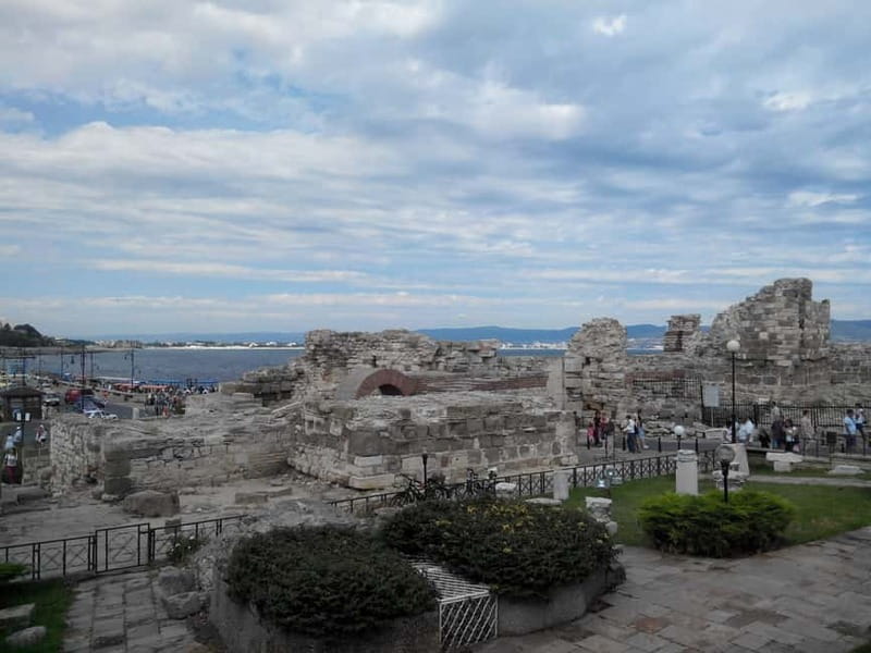 Nessebar: 4-Hour Boat Tour incl. Fishing, Lunch & Drinks - Fishing and Interactive Fun