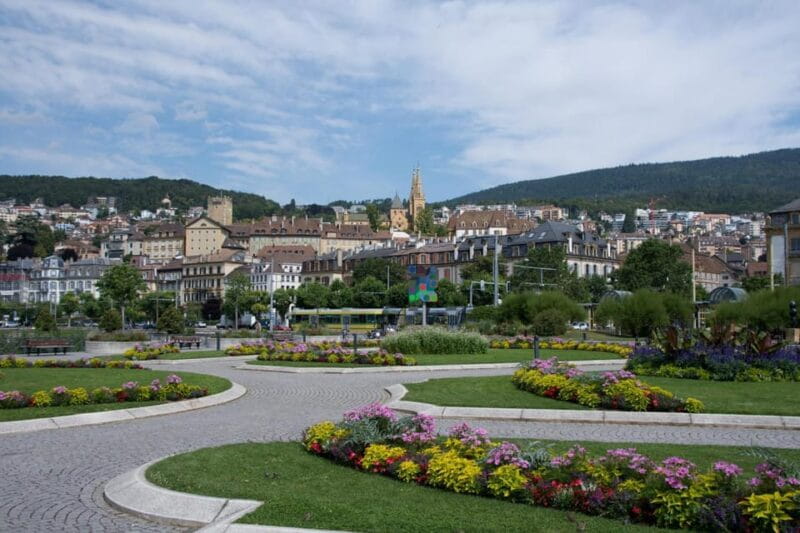 Neuchâtel: Express Walk with a Local in 60 minutes - The Value of a Local Perspective