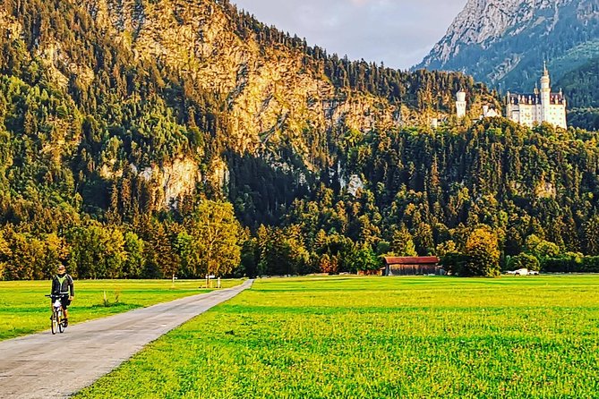 Neuschwanstein Castle by Bus Incl. Bike Ride or Hohenschwangau - Logistics