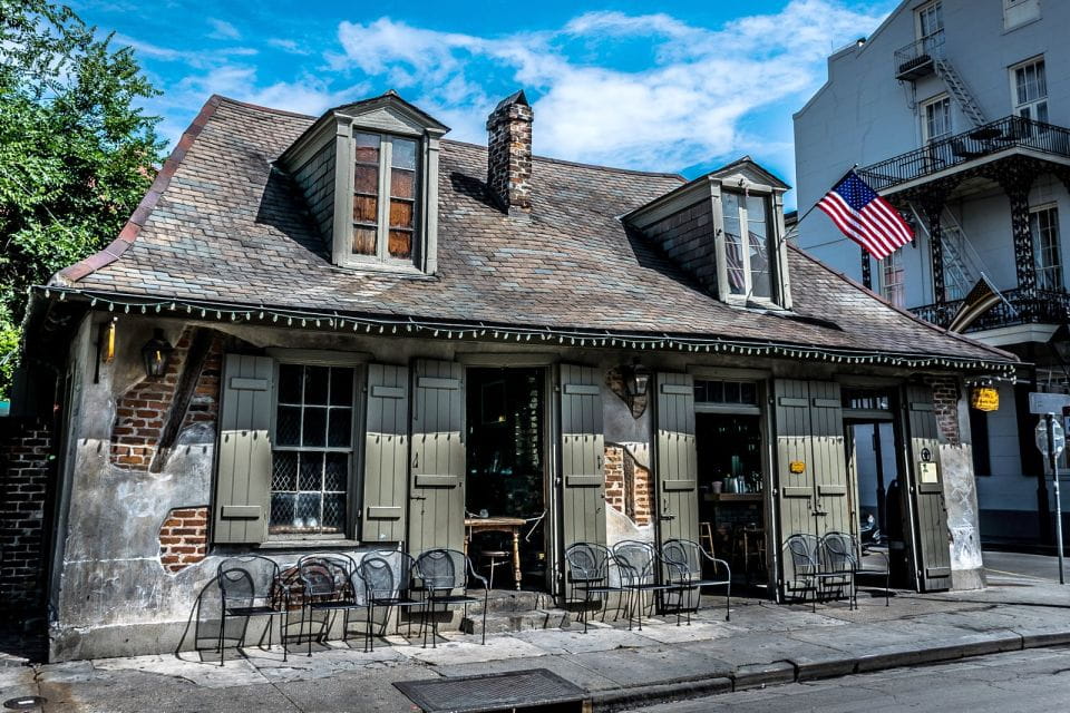 New Orleans: Wicked History Walking Tour With a Local Witch - Haunted Sites in the French Quarter
