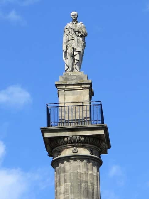 Newcastle Revealed Tour: History, Bridges and Secrets in Spanish - Discovering Newcastle: An Authentic 2.5-Hour Journey through History and Progress