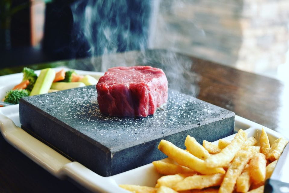 Niagara Falls: Guided Falls Tour With Dinner and Fireworks - Lighting and Fireworks