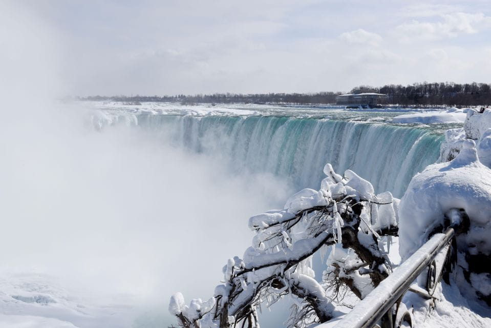 Niagara Falls: Winter Wonderland Multinational Excursion - Terrapin Point and Prospect Point