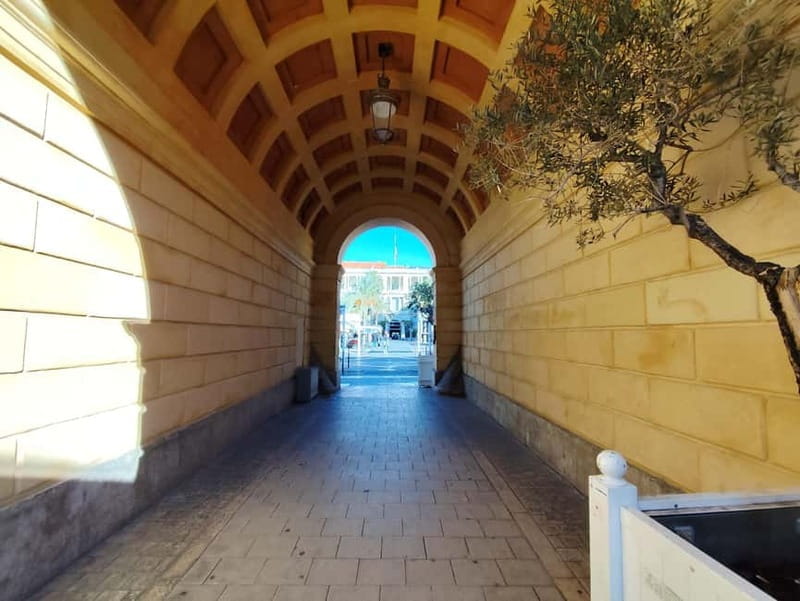 Nice: Family city tour by bicycle Electric cab (4 comfort seats) - FAQ