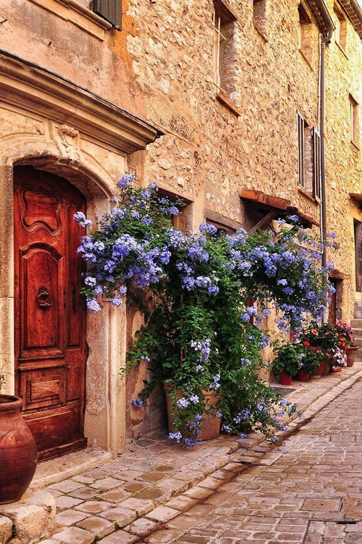 Nice: Old Town Highlights Walking Tour - The Opera House & Instagram Finale