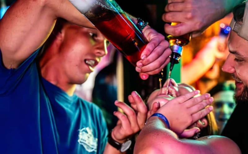 Nice: Party Bar Crawl, 4 Bars + 1 Club with VIP & Free Shots - Key Points / Takeaways