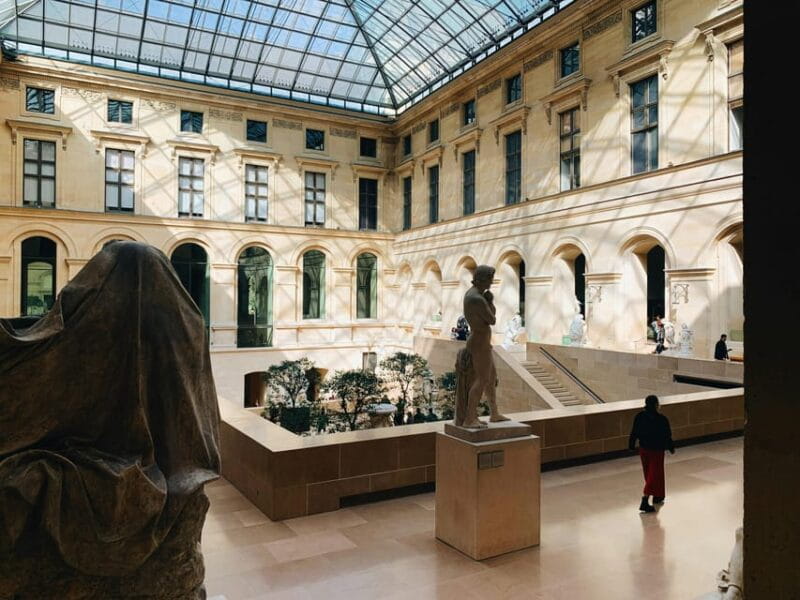 Night at the Louvre Museum: 6-people Max Guided Exploration - FAQs