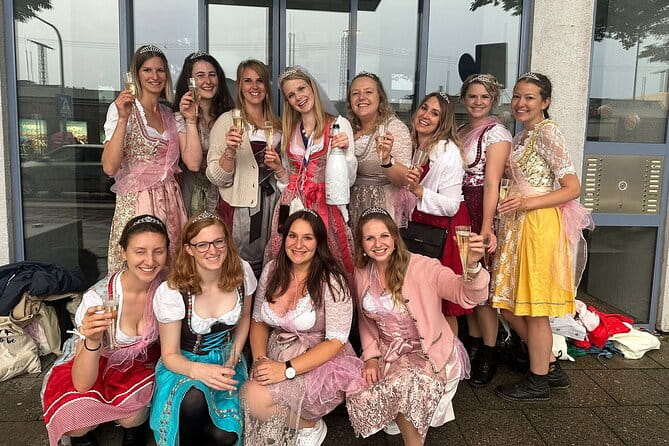 Night PubCrawl Tour in München - Shots and Party! - FAQs