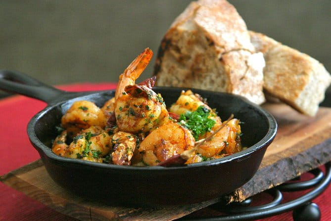 Night Tapas Walking Tour in Barcelona Modernist Area with Small Group and Dinner - Key Points