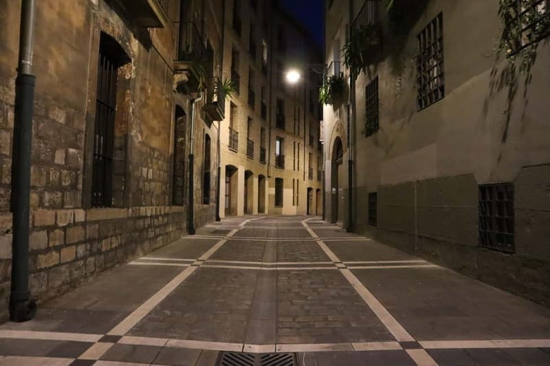 Night-Time Tour Legends and Mysteries of Pamplona - Atmosphere and Experience: What It’s Really Like