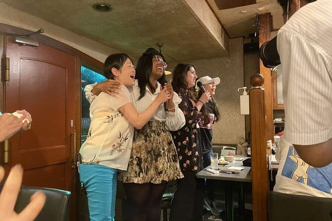 Night Tour in Tokyo Shimbashi With Bar Drinks and Local Guide - Key Points