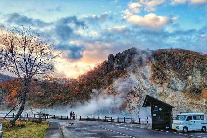 Noboribetsu Lake Toya and Sapporo Otaru Full Day Tour - Noboribetsu Bear Ranch