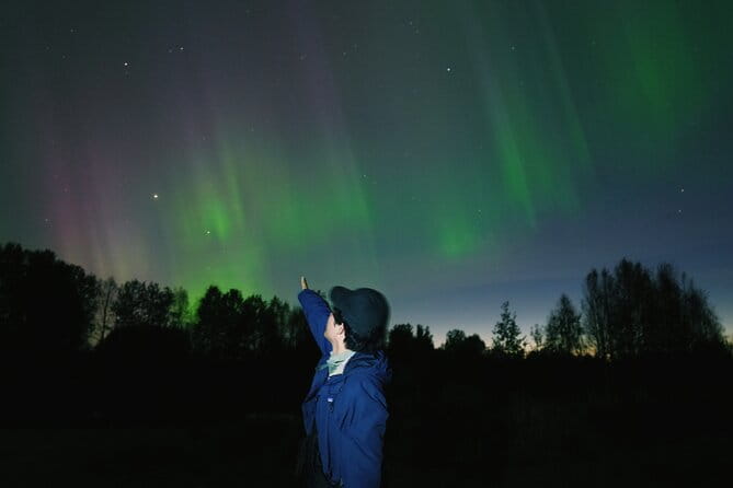 Northern lights hunting photo tour with bbq; small groups - The Experience in Detail