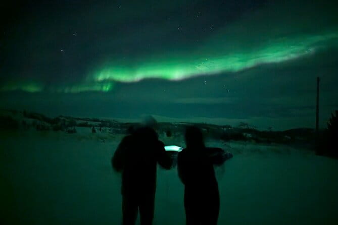 Northern Lights Minibus Chase Max 16 Person In Group - Key Points / Takeaways