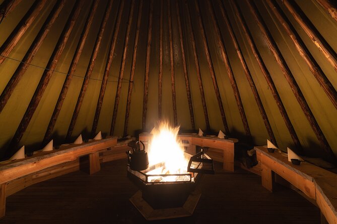 Northern Lights Tour to Lake Inari From Ivalo, Reindeers & Dinner - Island Visit and Campfire