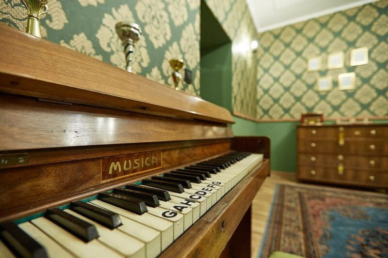 Nürnberg: Sherlock's Case Escape Room Game - What’s Included and What’s Not