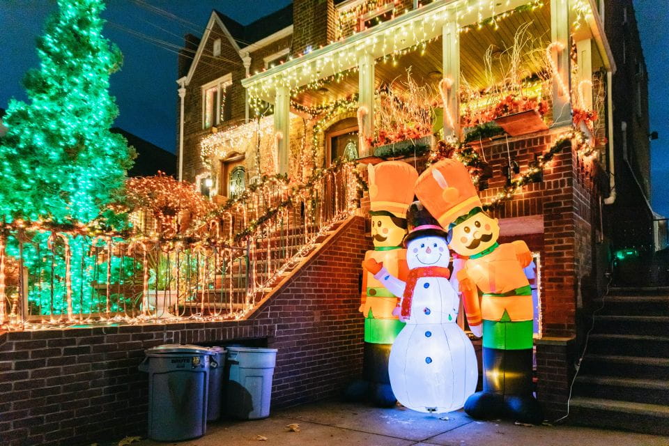 NYC: Dyker Heights Christmas Lights & Skyline View Bus Tour - Customer Feedback