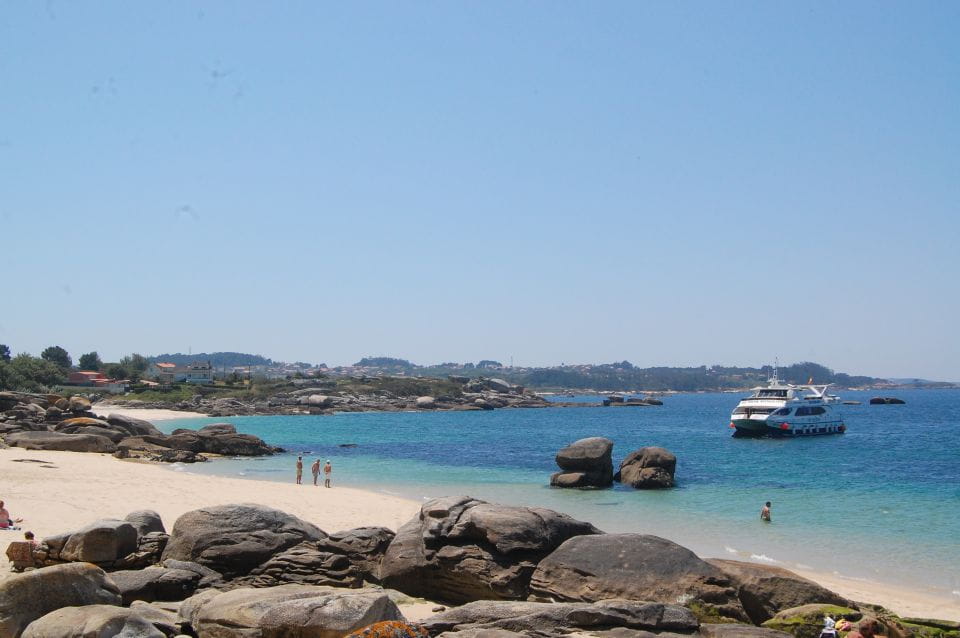 O Grove: Ría De Arousa Catamaran Tour With Seafood Lunch - Highlights of the Catamaran Cruise