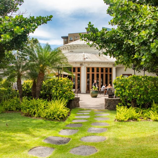 Oahu: Full-Day Guided Hawaiian Food and Photo Tour - Traditional Hawaiian Dishes