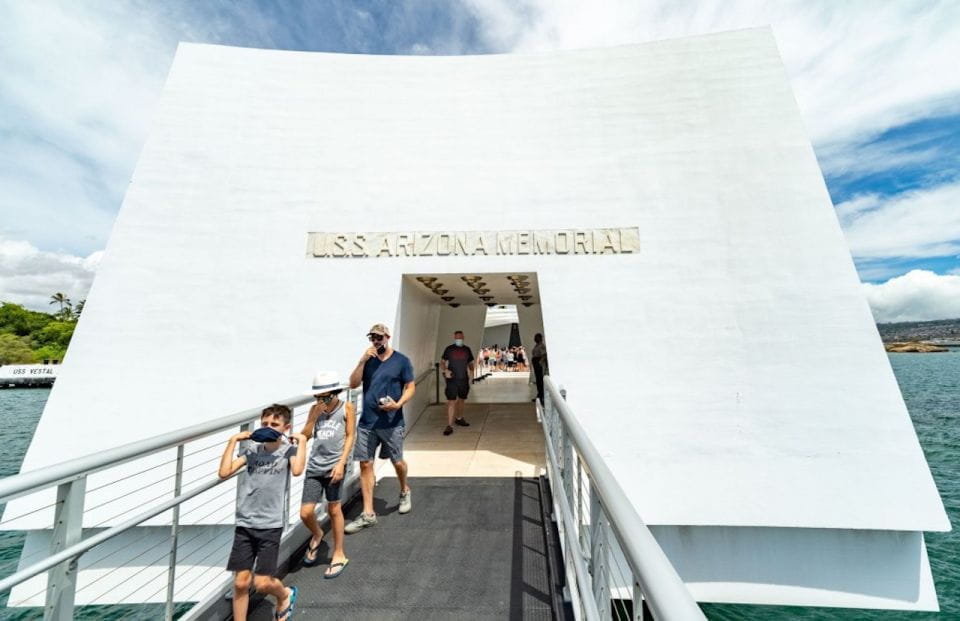 Oahu: Pearl Harbor Battleship & Helicopter Tour - Key Points