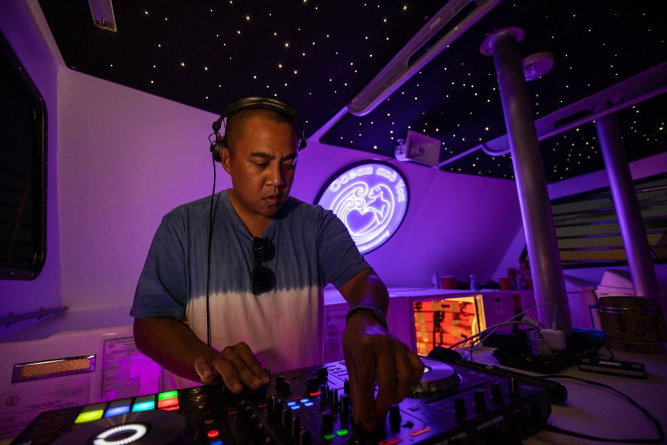 Oahu: Premium Waikiki Sunset Party Cruise With Live DJ - Customer Ratings and Feedback