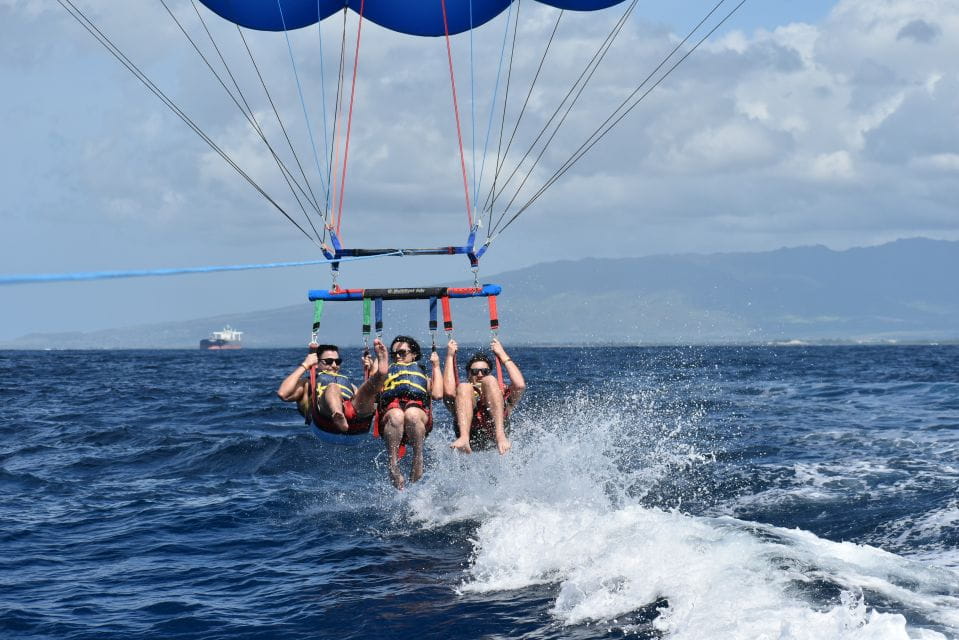 Oahu: Waikiki Parasailing - Photos and Videos