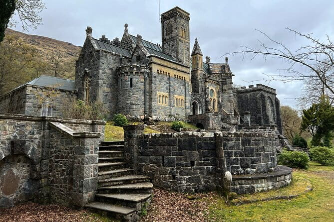 Oban, Whisky, Glencoe, Highlands, Loch Lomond Private Tour - The Journey Begins: Luss Village and Loch Lomond