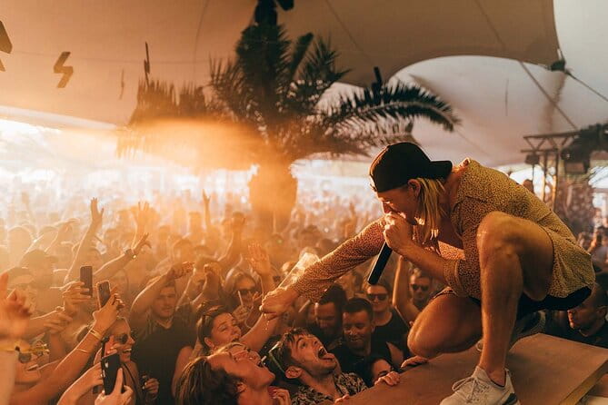 Official Wristband in los, Cyclades - Key points / Takeaways