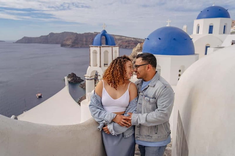 Oia: Couple Photoshoot Seprate Entrance to Blue Dome - Key Points / Takeaways