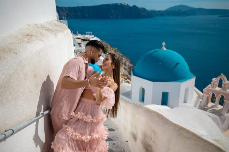 Oia: Couple photoshoot with 30 edited Photos - Key Points / Takeaways