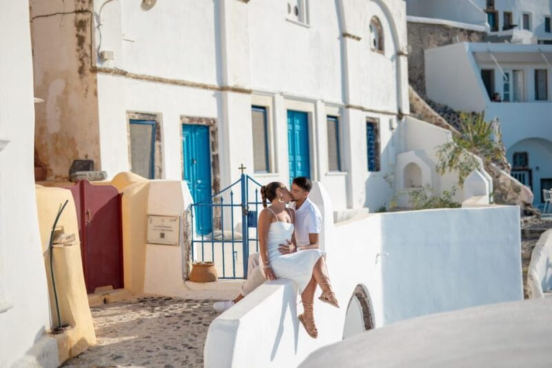 Oia: Couple photoshoot with 30 edited Photos - The Experience in Detail: What You Should Know