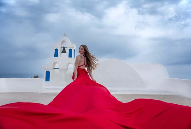 Oía: Santorini Professional Photoshoot with Edited Photos - Who Will Love This Experience?