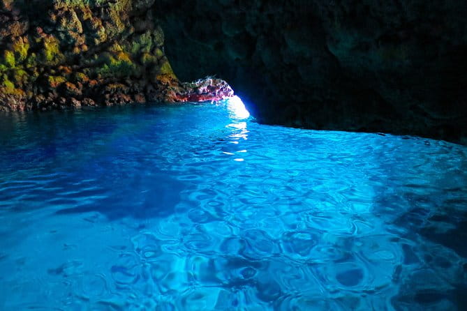 [Okinawa Blue Cave] Snorkeling and Easy Boat Holding! Private System Very Satisfied With the Beautiful Facilities of the Shop (With Photo and Video Shooting Service) - Blue Cave Phenomenon