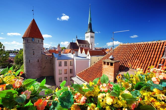 Old and Nowaday Tallinn Driving and Little Walking Private Tour - Exploring Tallinn in Style: The Private Tour Experience
