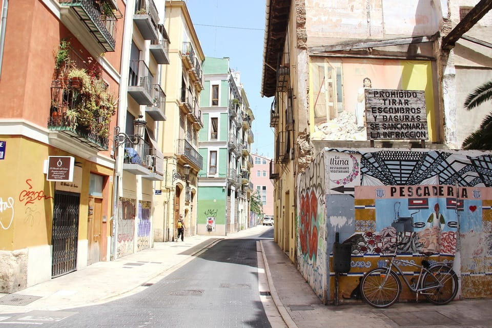 Old Town Private Guided Tour on Bike, E-Bike or E-step - Key Landmarks on the Tour