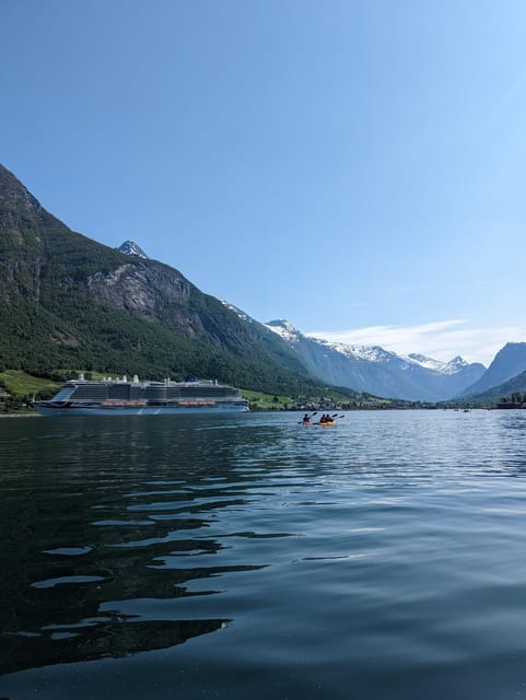 Olden: Guided beginner friendly fjord kayaking.Local company - The Sum Up