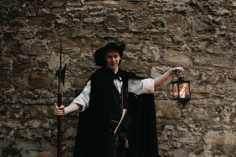 Oldenburg: "Beschwipste" Nachtwächter-Führung (mit Umtrunk) - Oldenburg: "Beschwipste" Nachtwächter-Führung (mit Umtrunk) – A Nighttime Journey into History and Spirits