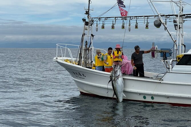 Oma Maguro Sea Polefishing With Fisherman - Delicious Snacks and Refreshments