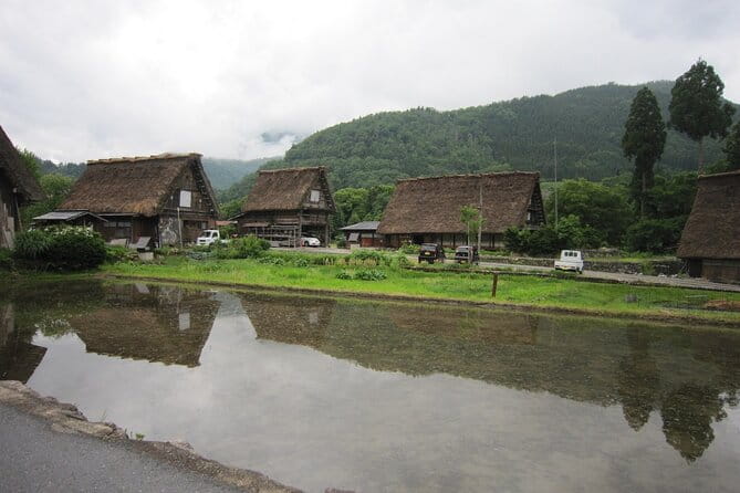 [One-Day Bus Tour Departing From Kanazawa Station] Shirakawa-Go/Takayama Tour Platinum Route Bus Tour - Meeting and Pickup Information