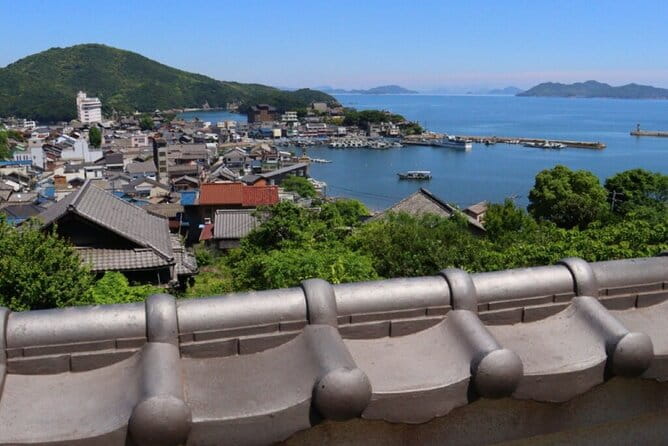 One Day Fukuyama Castle Tomonoura and Sensui Jima Island Tour - Experiencing Local Cuisine