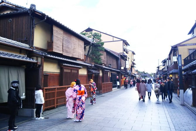 One-Day Walking Tour : Enjoy Kyoto to the Fullest! - Guides and Experiences