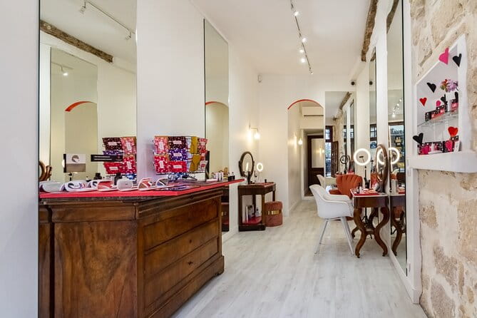 One-hour Private Makeup Class with a Pro Makeup Artist - Key Points / Takeaways