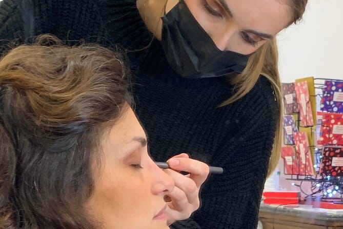 One-hour Private Makeup Class with a Pro Makeup Artist - Discovering the Parisian Beauty Secret