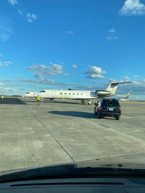 One Way From Orlando Airport to Disney or Universal Area - Service Features