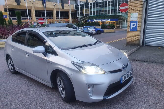One Way Taxi Transfer from Gatwick Airport to Heathrow Airport - Who Should Consider This Transfer?