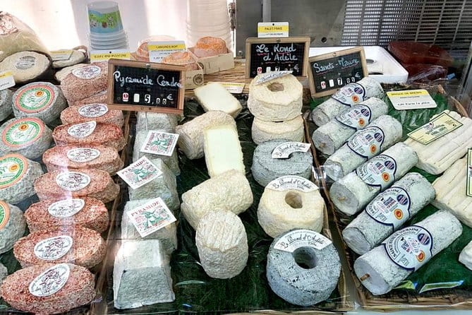 Organic Market Tasting & History Tour by the Eiffel Tower - Exploring the Markets and Tasting Parisian Delights