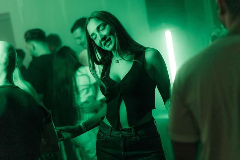 Original Hamburg Pub Crawl Sex & Crime St. Pauli Tour - Entering Hamburg’s Nightlife: The Tour Setup