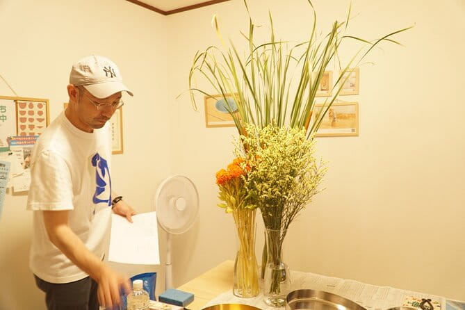 Osaka Learning Ikebana With a Sogetsu School Master - Joining a Sogetsu School Master in Osaka