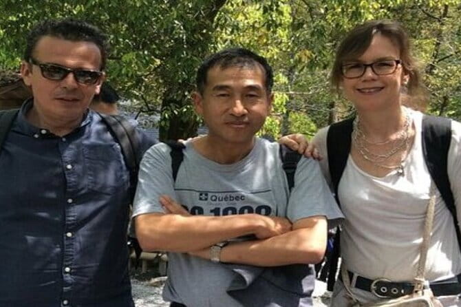 Osaka Must-See and Hidden Gems Walking Tour With A Guide - Navigating Osakas Public Transportation