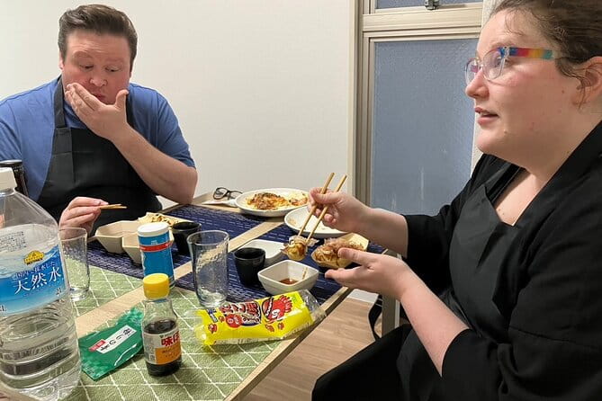 Osaka Okonomiyaki Cooking Class How to Make It at Home - Perfecting the Okonomiyaki Presentation